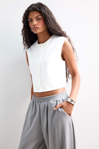 Defacto Cropped Fıt Bisiklet Yaka Krep Yelek F8112AX25AU