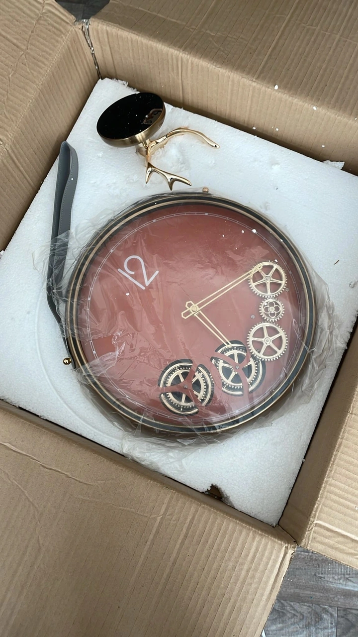 Geyikli Çarklı Duvar Saati Koyu Bej 44x34