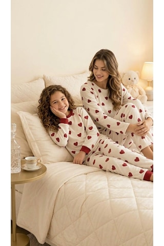 Moda Kombinli A Kalite Süet Kırmızı Kalpli Beyaz Pijama Takımı Beyaz Ve Kırmızı