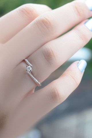 Pırlanta Modern Dalgalı Tektaş Yüzük