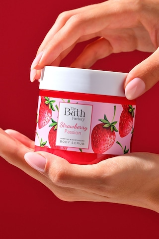 The Bath Factory Çilek Aromalı Vücut Peeling 300 G