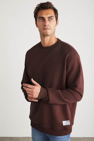 Grımelange Travıs Erkek Organik Kumaşlı Yumuşacık Regular Fit Yuvarlak Yakalı Koyu Kahverengi Sweats Koyu Kahverengi