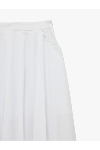 Koton Koton X Sibil Çetinkaya - Pamuklu Dantel Detaylı Cepli Poplin Kloş Midi Etek Beyaz 6sak70209uw