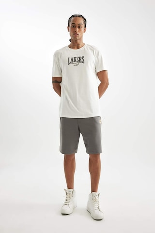 DeFactoFit NBA Los Angeles Lakers Kısa Paça Şort D2752AX24AUGR211