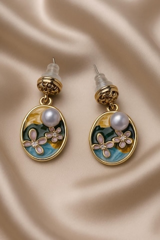 Çiçek Motifli İncili Küpe Çok Renkli