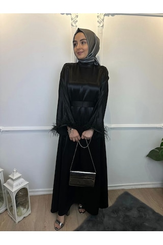 SİYAH KOL UCU TÜYLÜ ELBİSE Siyah