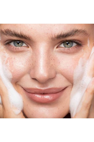 Bahar Babacan Niacinamide ve Salatalık Özlü Arındırıcı Yüz Temizleme Jeli 250 ML