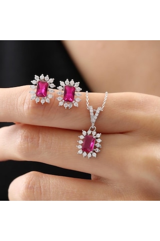 Mia Vento Pırlanta Montür Zarafet Güneşi Sentetik Yakut Sadelik Mührü Gümüş Mini Set