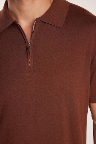 Tudors Erkek Slim Fit Dar Kesim Pamuklu Örme Triko Fermuarlı Kahverengi Polo Yaka Tişört-33747 Kahverengi