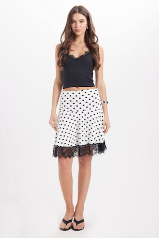 Tudors Kadın Slim Fit Dar Kesim Korse Detaylı Puantiyeli Likralı Dantelli Beyaz Kısa Mini Etek-51020