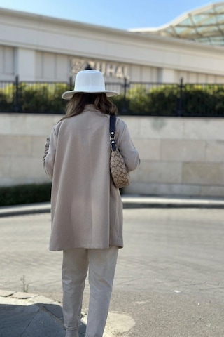 Kadın Krem Astarlı, Kruvaze Ceket Yaka, Tek Düğme, Rahat Kalıp, Fitilli Kaşe Kumaş Kaban Krem