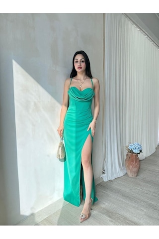 Fashion Cocktail Sırt Korseli Derin Sol Yırtmaçlı Degajeli Saten Askılı Uzun Abiye Elbisesi Yeşil