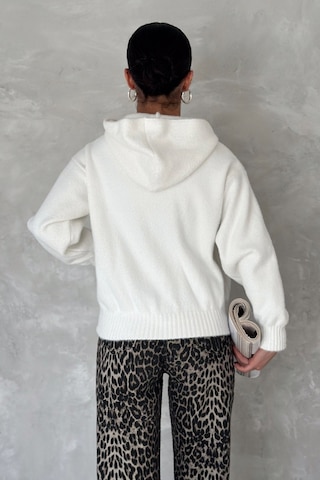 Femelle Kadın Beyaz Standart Beden Kapüşonlu Peluş Triko Sweatshirt