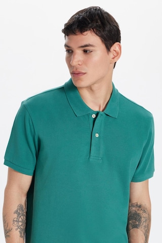 Tudors Erkek Slim Fit Dar Kesim %100 Pamuk Yeşil Yaka Tişört-32772 Eğrelti Yeşili Yeşil
