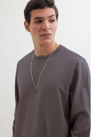Tudors Erkek Relax Fit Rahat Kesim %100 Pamuk 2 İplik Bisiklet Yaka Koyu Gri Sweatshirt-41521 Koyu Gri