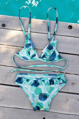 Lolliboomkids Kız Çocuk Fırfır Detaylı Üçgen Bağlamalı Yeşil Geometrik Desenli Bikini Takımı Yeşil