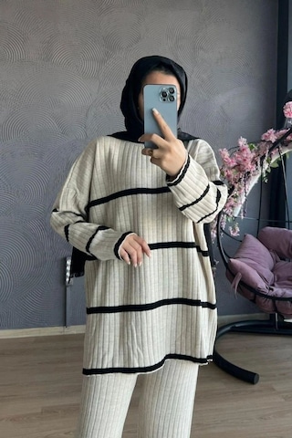 De Pose Iki Renkli Mevsimlik Ince Kumaş Triko Takım Bej