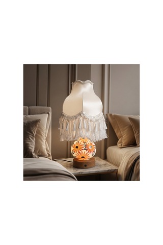 Lumina Artisan: İpek Şapkalı Ve Çiçek Desenli Porselen Abajur - 46 Cm Beyaz