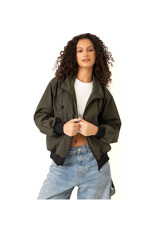 Riverstorm Kadın Haki Dik Yaka Su Ve Rüzgar Geçirmez Oversize Crop Mevsimlik Yağmurluk Rüzgarlık Haki