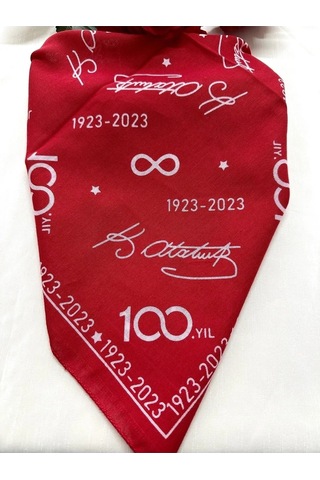 Herşey Nota Kırmızı Atatürk Silüetli Ve Imzalı Pamuk Kumaş Fular Çok Renkli