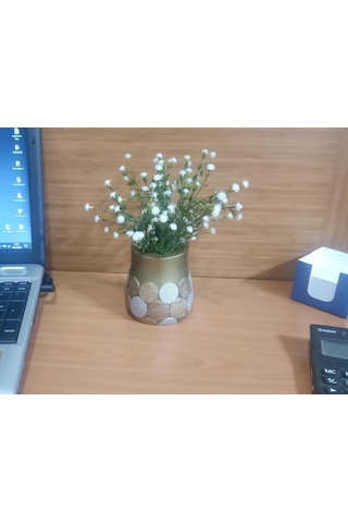 Vazoda Beyaz Yapay Çiçek Dekoratif Altın Puanlı Poliresin Vazo Dahil 9 x 9 x 15 CM