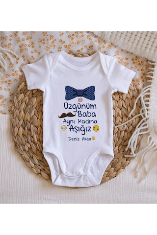 Bitmeyenkartus Bk Kids Isimli Aynı Kadına Aşığız Tasarımlı Bebek Body Zıbın - Mo (547900716) Çok Renkli