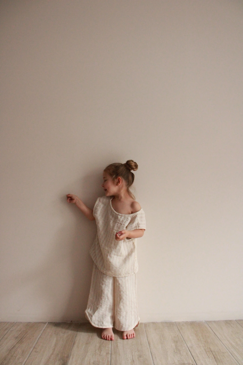 Bej Çizgili Sırt Detaylı Müslin Takım Bej