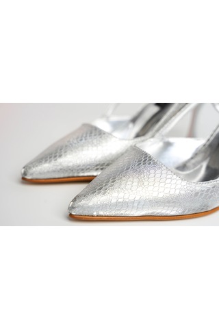 Assortie Gümüş Yılan Derisi Dokulu Topuklu Kadın Ayakkabı GÜMÜŞ