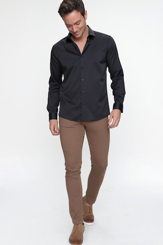 Erkek Siyah Slim Fit Dar Kesim Düz Sert Yaka Uzun Kollu Gömlek Siyah