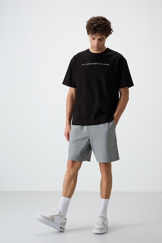 Air Jones Tommy Life Siyah Pamuklu Kalın Yüzeyi Dokulu Oversize Fit Baskılı Erkek T-shirt - 88371 Siyah