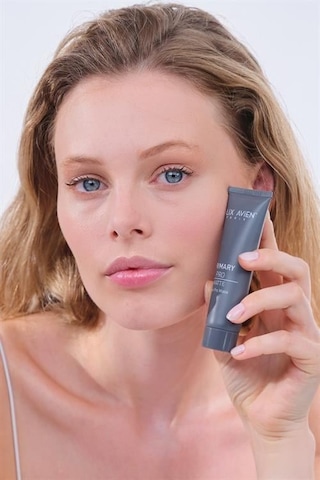 Alix Avien 12 Saat Kalıcı Pürüzsüz Ve Mat Görünüm Sağlayan Nemlendirici Mat Makyaj Bazı 30 ML