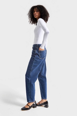 Mavi Likralı Kumaş Mom Fit Denim Pantolon Mavi