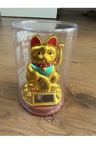 Feng Shui El Sallayan Bereket Ve Şans Kedisi - Güneş Enerjili- Maneki Neko - 9 Cm