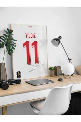 Kenan Yıldız 11 Milli Takım Forma Tasarımlı Poster Tablo Ahşap Çerçeveli Kenan Yıldız 11 Milli Takım Forma Tasarımlı Poster Tablo Ahşap Çerçeveli