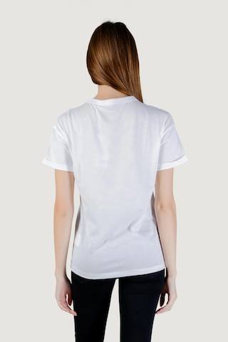 Guess Kısa Kollu Bisiklet Yaka Cepli G Logolu Kadın Beyaz T-shirt W6gı17k3037-g011 Beyaz
