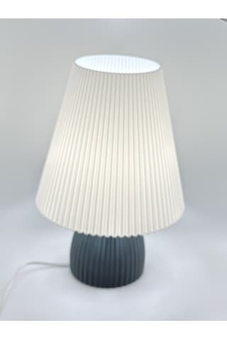 Abajur Trikon - Özel Tasarım Modern Ve Şık Masa Lambası - Yatak Odası & Salon Dekoratif Aydınlatma E:19cm X D:19cm X Y:29cm Beyaz - Zümrüt Yeşili