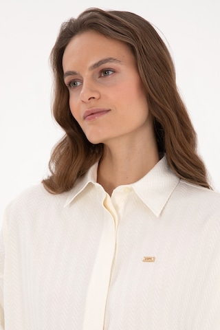 U.S. Polo Assn. Kadın Krem Uzun Kollu Oversize Desenli Gömlek 50316422-VR256