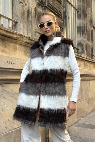 Veraura Lifestyle Kahverengi Beyaz Çizgili Arkası Bej Deri Detaylı Cepli Uzun Suni Kürk Yelek