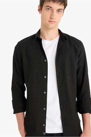 DeFacto Slim Fit Dar Kesim Pamuklu Basic Düz Uzun Kollu Siyah Gömlek A4644AX24AUBK81