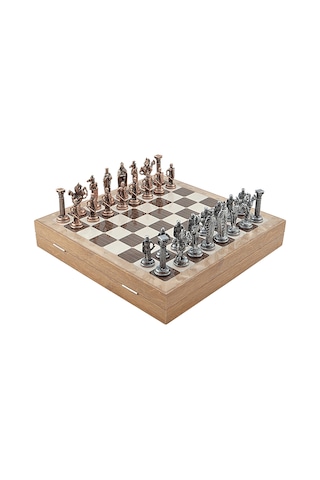 Gifthome Büyük Boy Metal İngiliz Satranç Takımı Antik Ve Rustik Desenli Sandıklı Mdf Tahtası 36x36x6 Cm.