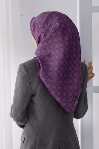 Vissona %100 Twill İpek Monogram Desenli Sirke Renkli 90x90 Eşarp Dikim Şekli : El Dikişi Çok Renkli