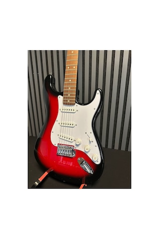 Strat Kasa Kırmızı Beyaz Elektro Gitar Sss Kılıf, Pena, Askı, Kablo Hediye