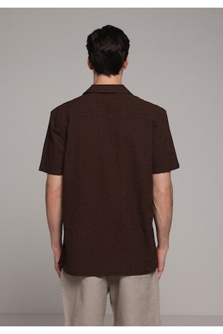 Colin's Colins Regular Fit Apaj Yaka Jakarlı Erkek Kahverengi Kısa Kol Gömlek Cl1079893 Q1.v2 Dbr Koyu Kahve