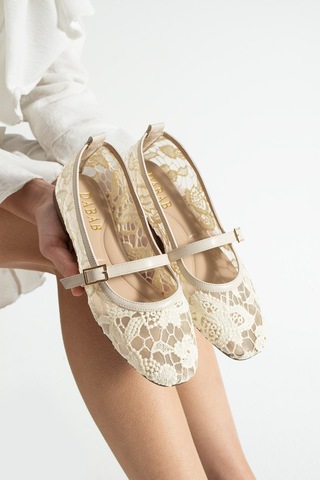 Dabab Shoes Merına Kadın Krem Düz Babet Dantel Dokuma Çiçek Desenli Tokalı Düz Ayakkabı Ekru