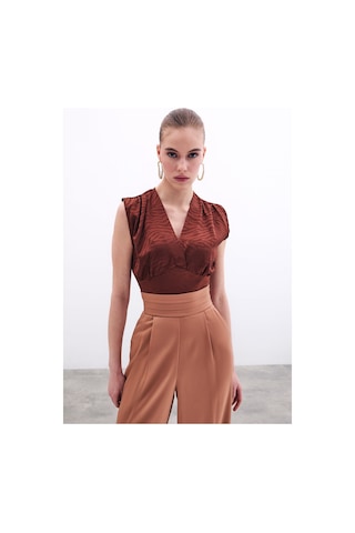 Sateen Kruvaze Desenli Saten Bluz - Kahve-134470 Kahve