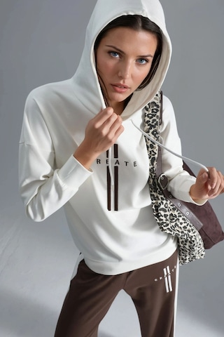 Hiccup Modal Dokulu Kapüşonlu Sweatshirt Ve Şerit Detaylı Pantolon Takımı Bersan Collection Beyaz