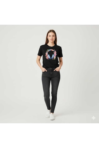 Çiçekli Kulaklık Baskılı Pamuk Kadın T-shirt Siyah