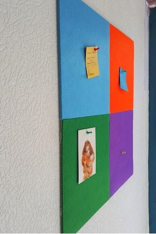 Keçe Kumaş Kaplı Mantar Duvar Panosu 4 Renkli 30X30 Cm 4 Adet