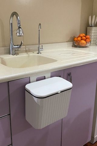 Biltaş Plastik Vailo Beyaz Çizgili 8 Lt Mutfak Tezgah Üstü Ve Dolap Askılı Çöp Kovası Beyaz