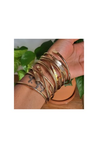 Armora Model Gold Altın Renk Lak Kaplama Yassı Spiral Modern Kelepçe Bileklik